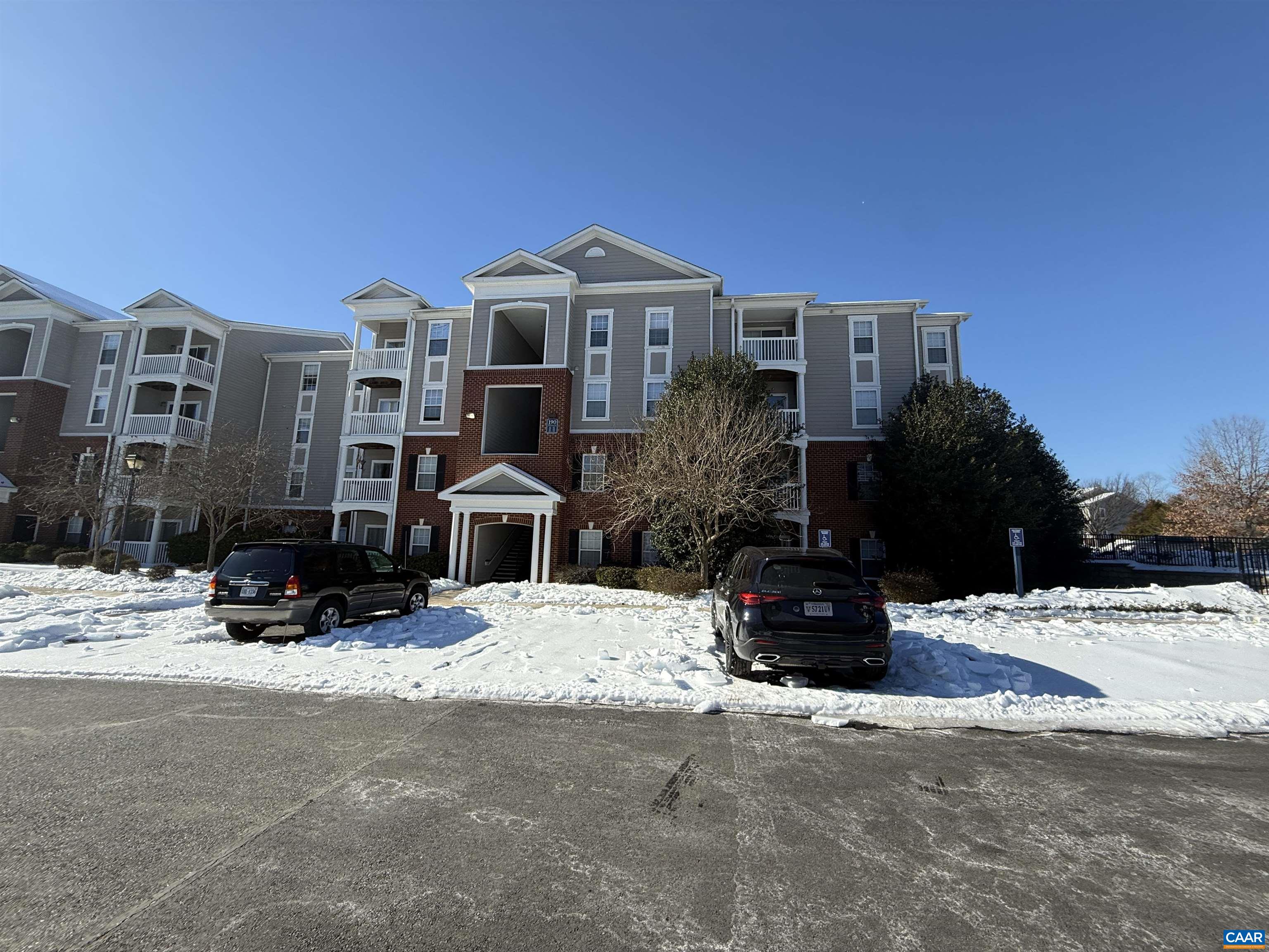 190 YELLOWSTONE DR Unit: 201