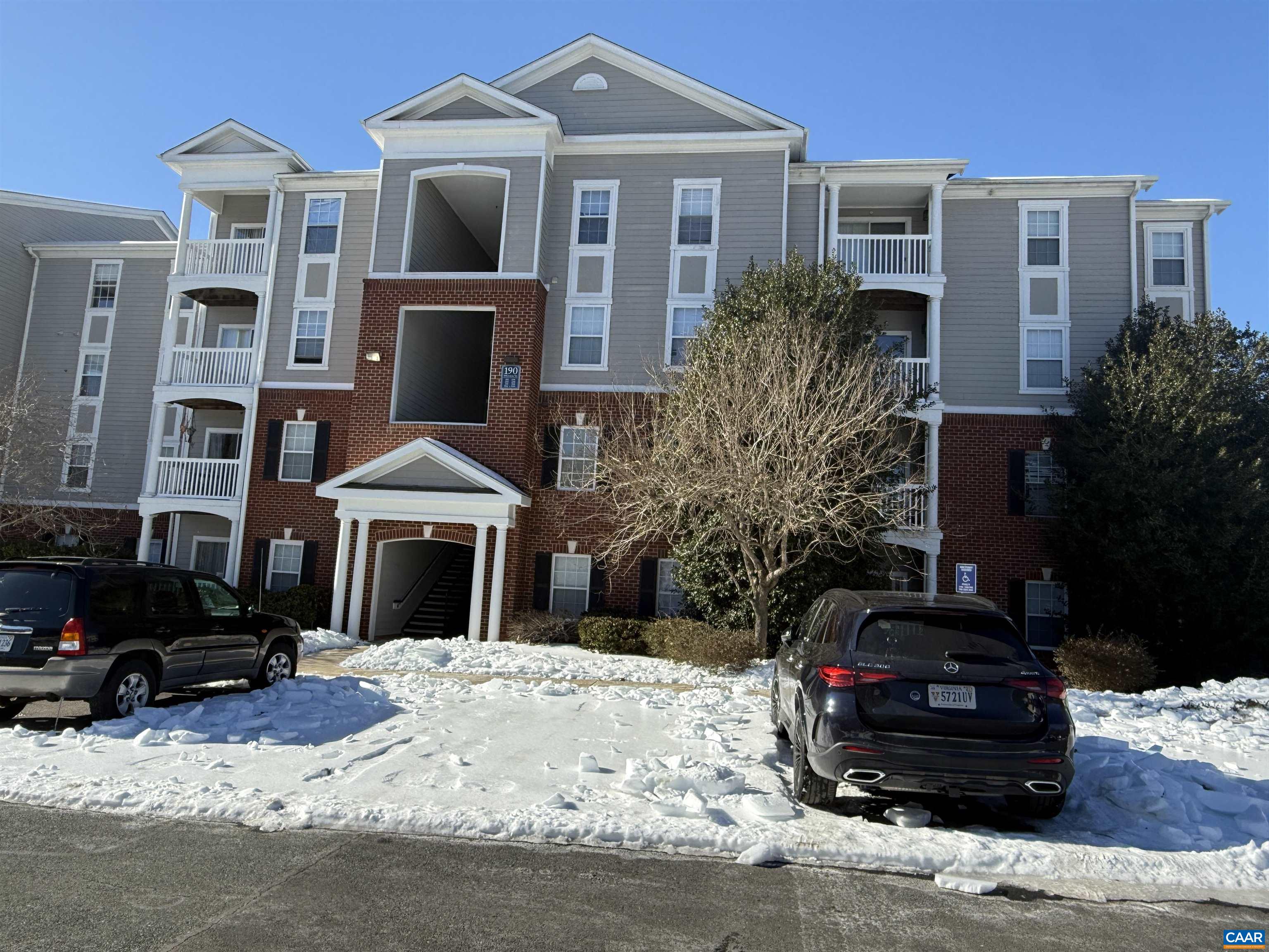 190 YELLOWSTONE DR Unit: 201
