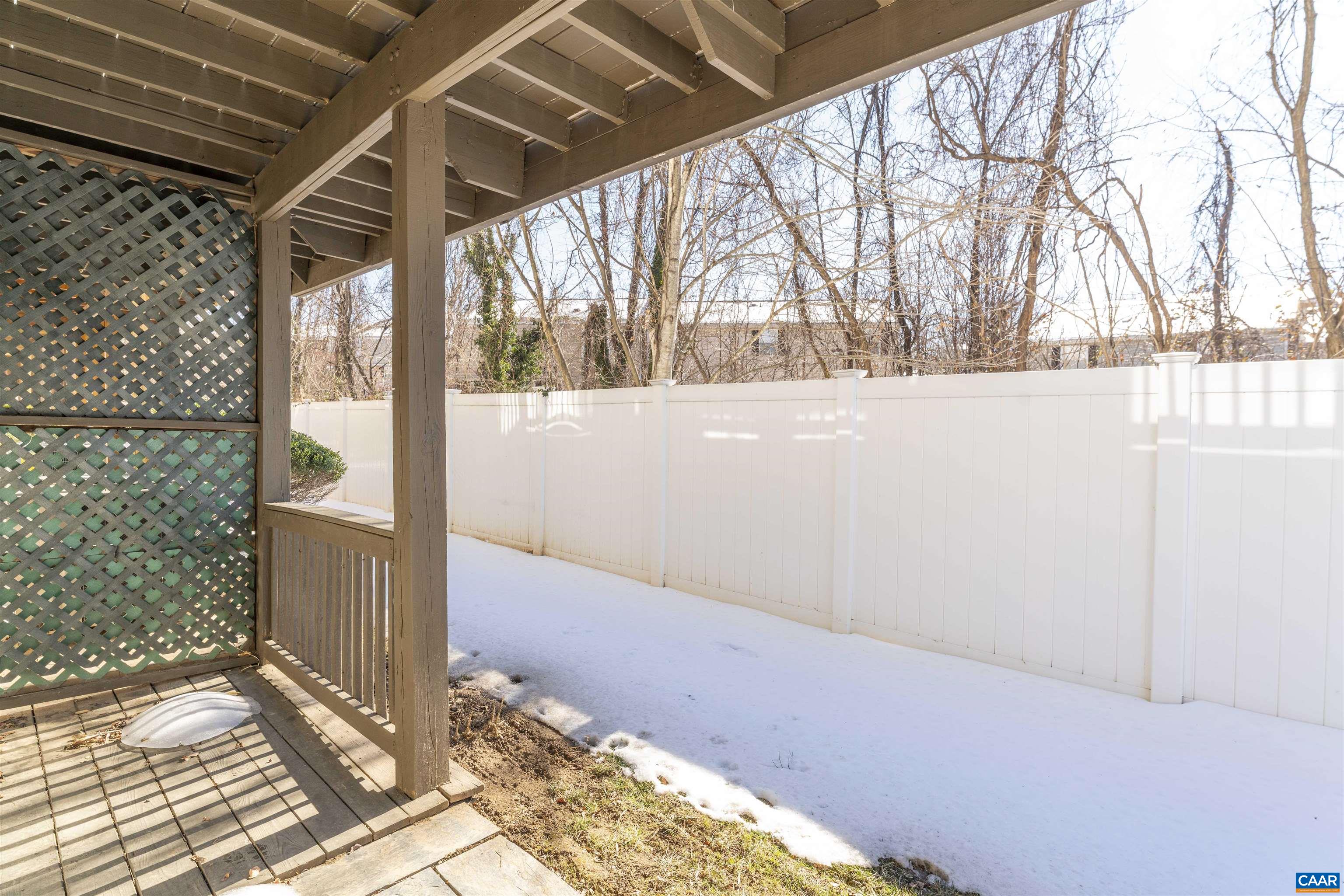 1045 GLENWOOD STATION LN