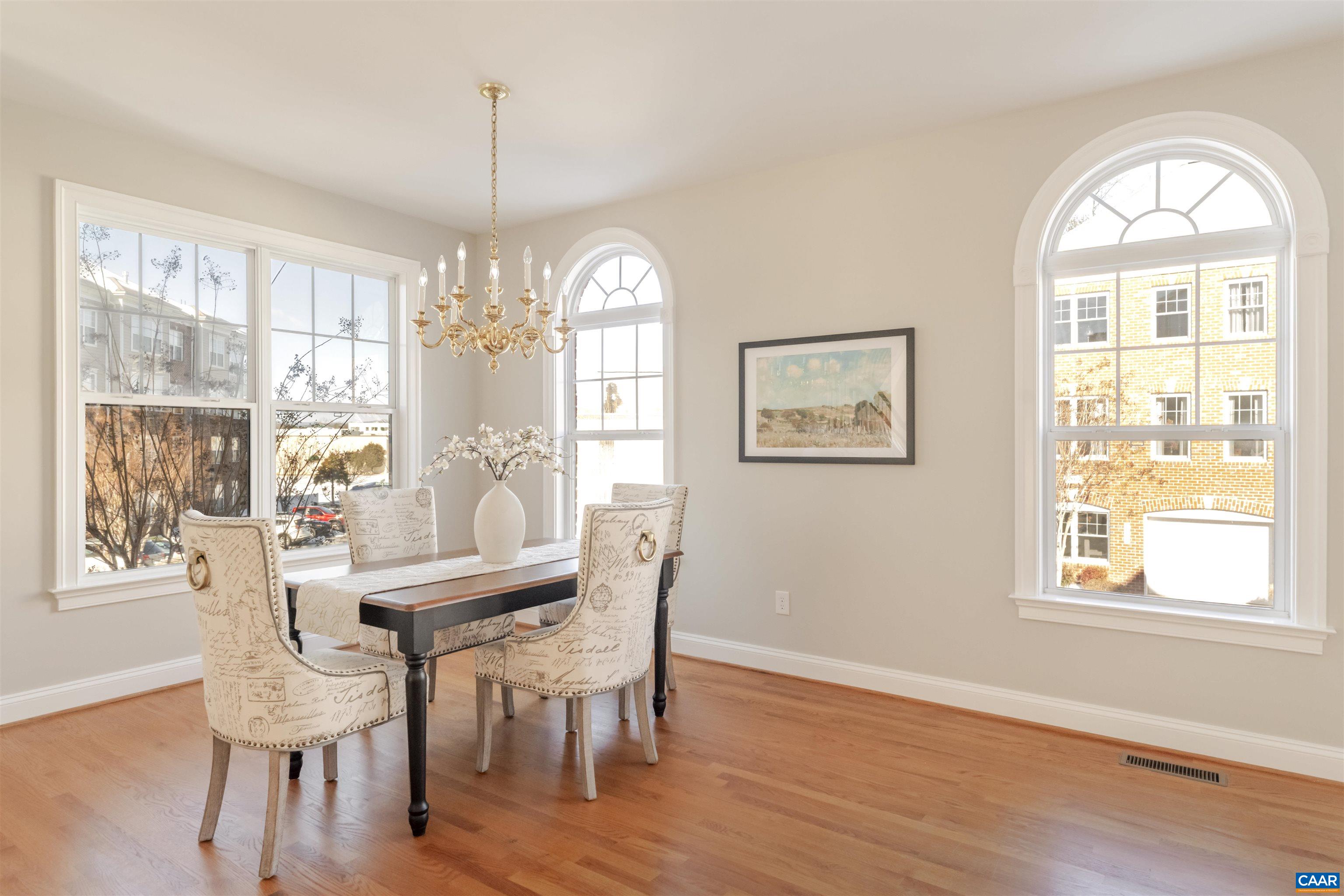 1045 GLENWOOD STATION LN