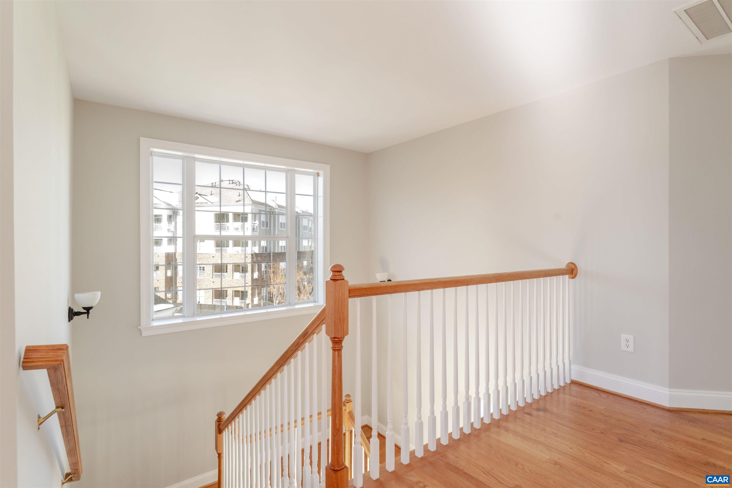 1045 GLENWOOD STATION LN