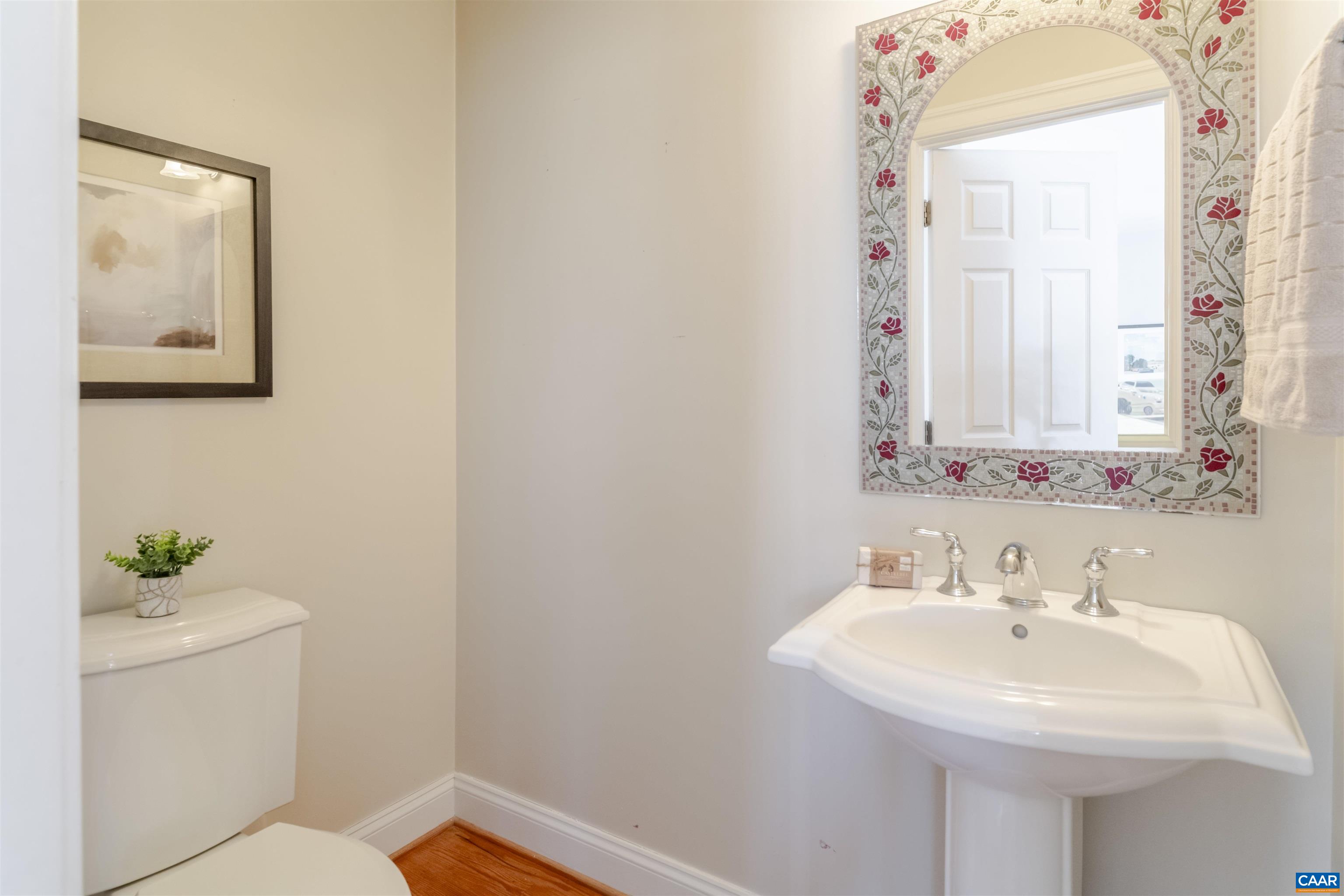 1045 GLENWOOD STATION LN