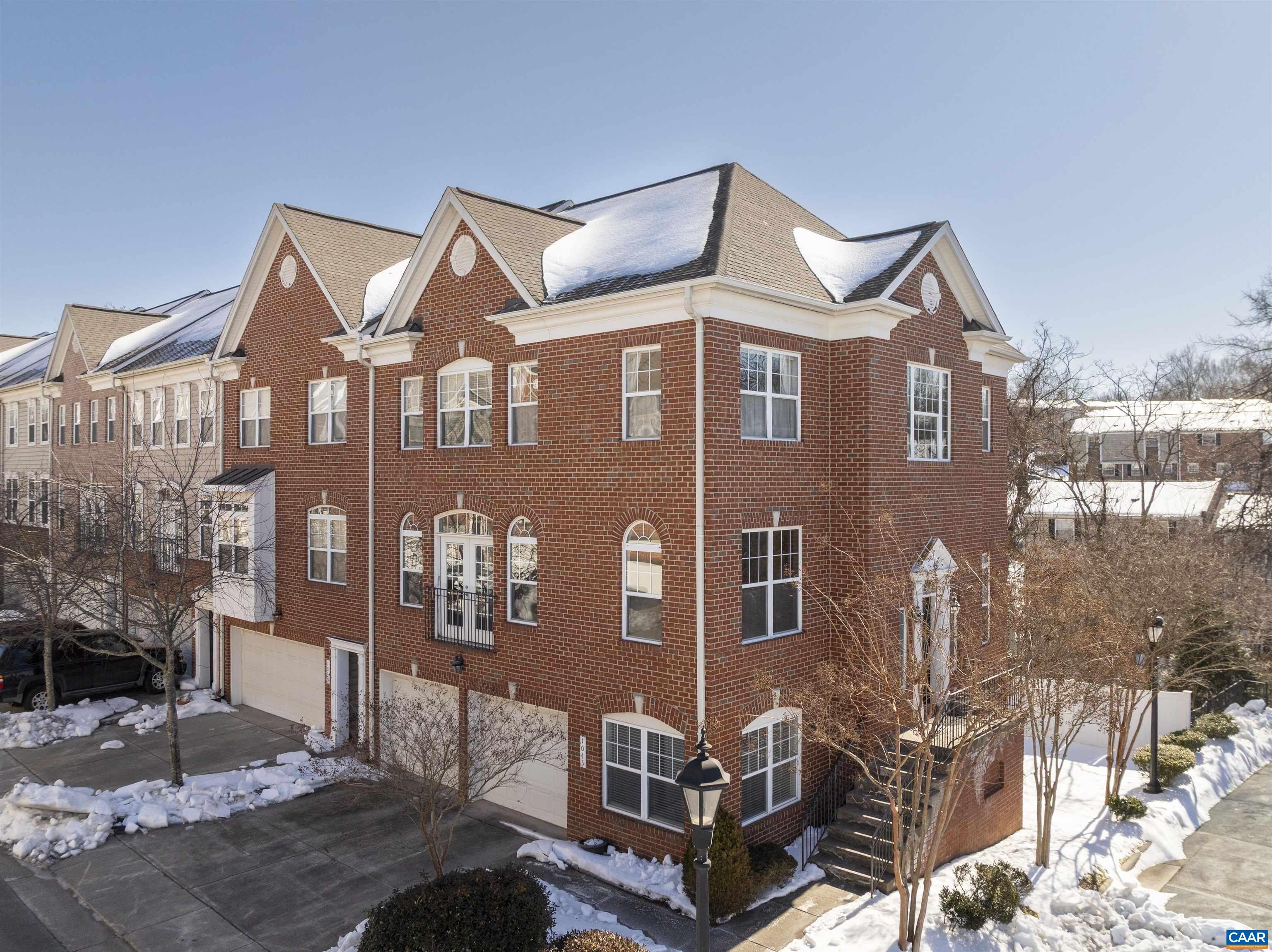 1045 GLENWOOD STATION LN