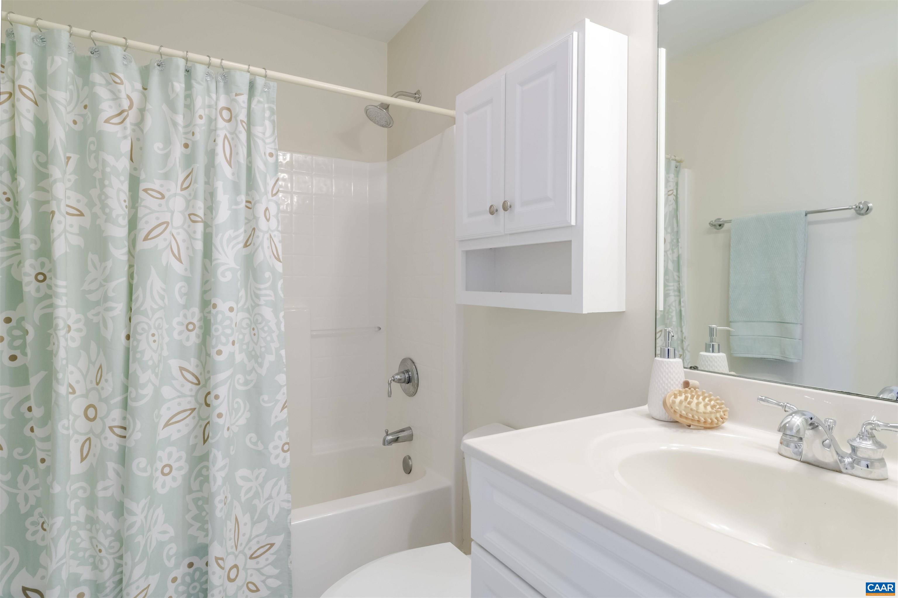 1045 GLENWOOD STATION LN