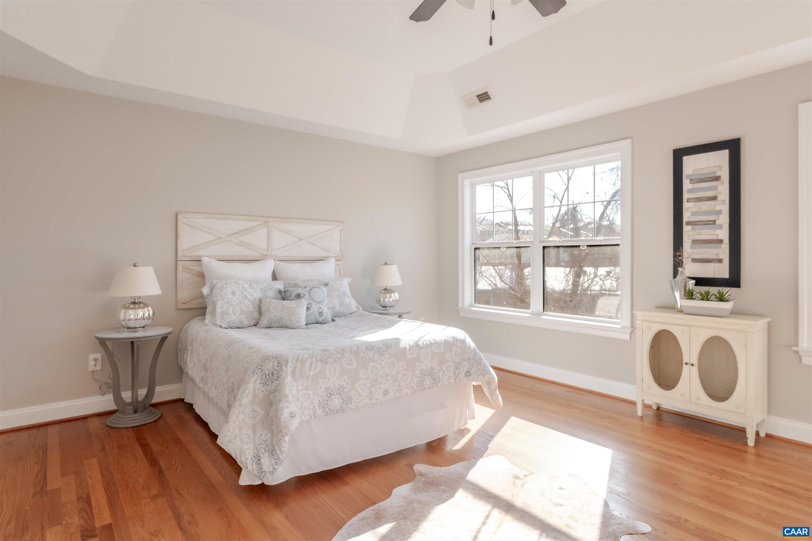 1045 GLENWOOD STATION LN