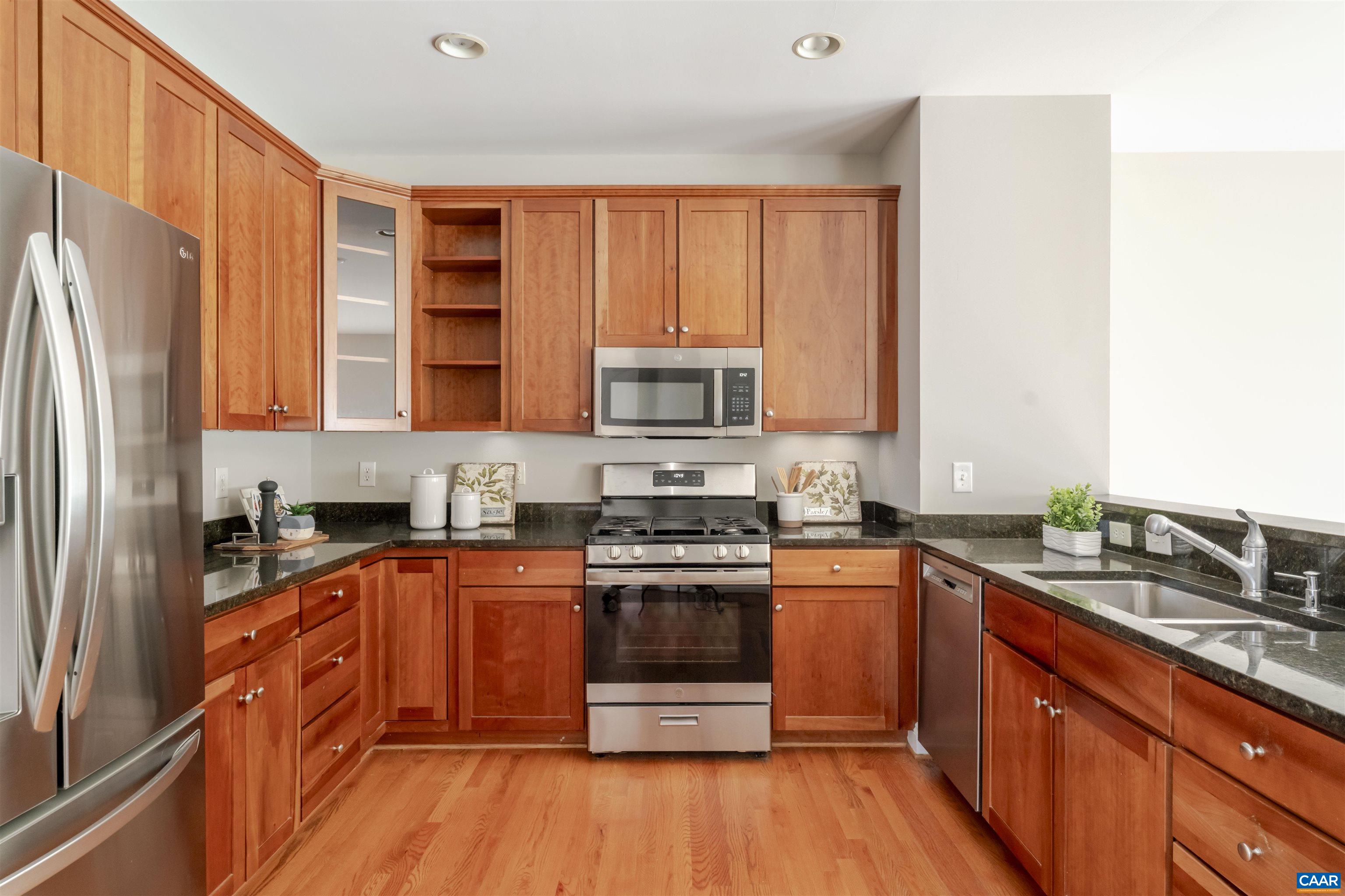 1045 GLENWOOD STATION LN