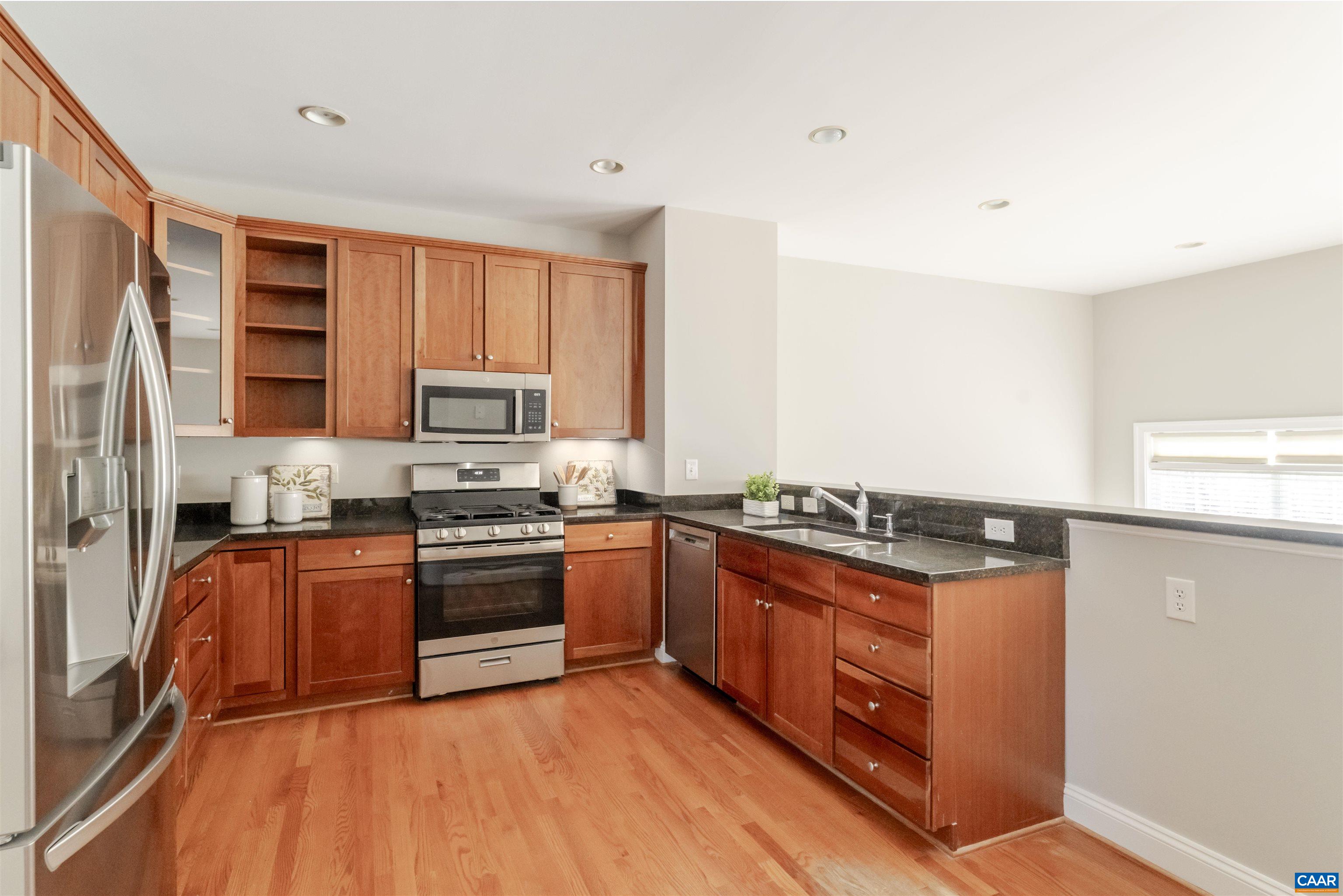 1045 GLENWOOD STATION LN