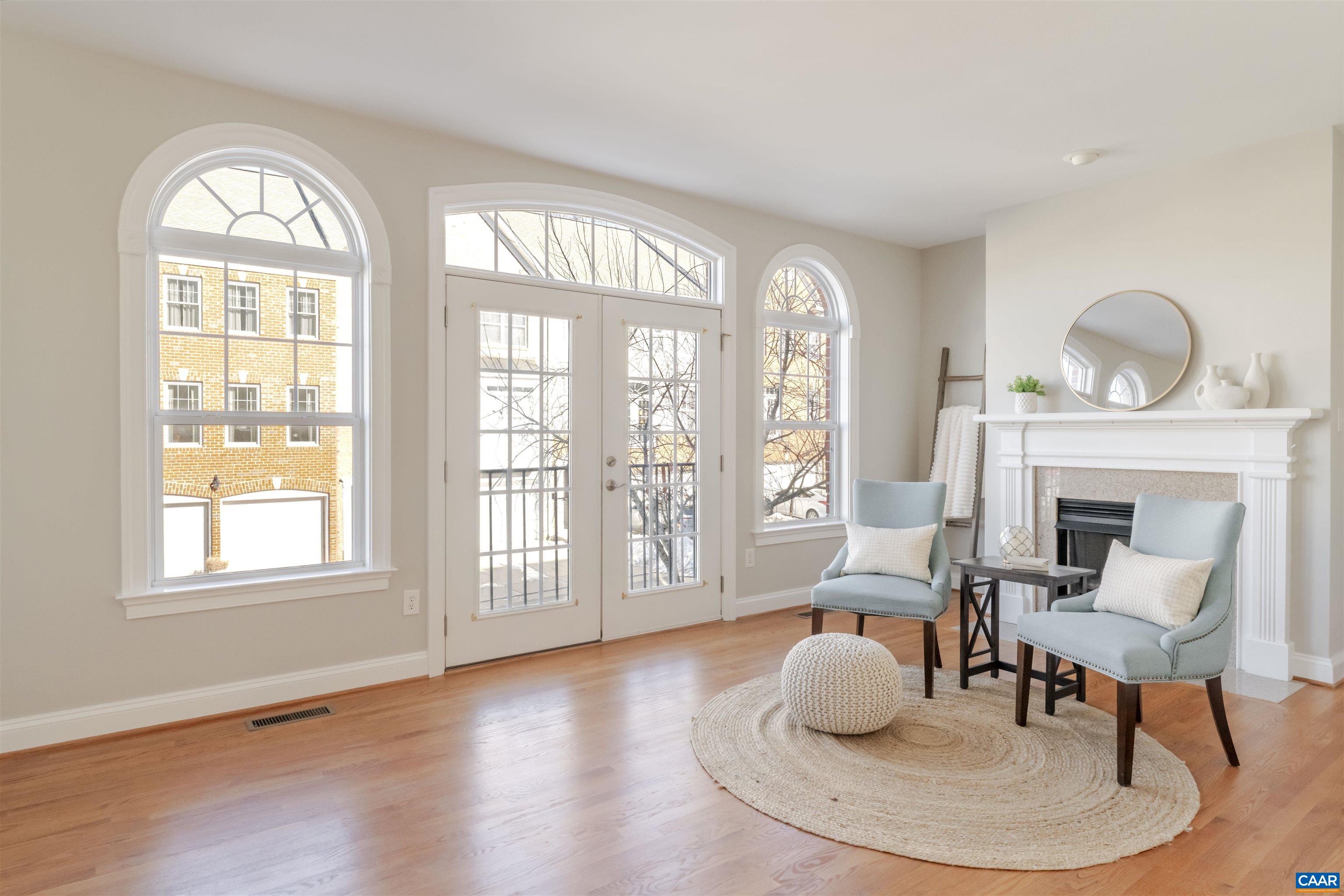 1045 GLENWOOD STATION LN