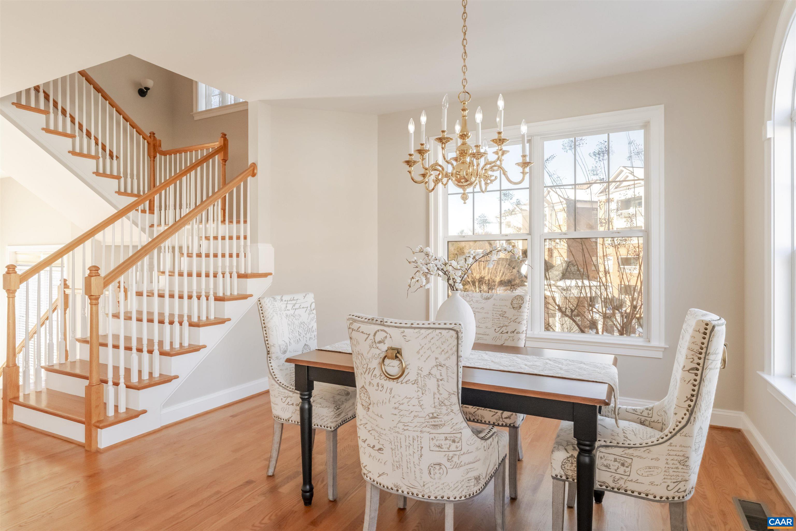 1045 GLENWOOD STATION LN