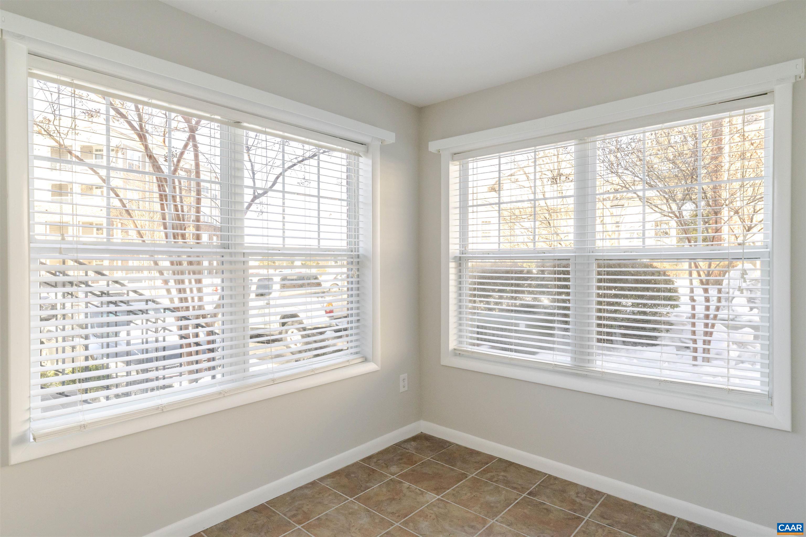 1045 GLENWOOD STATION LN