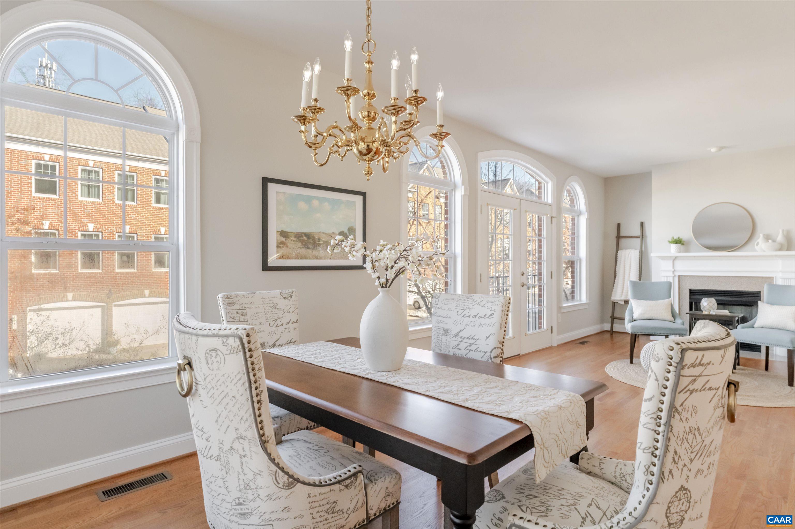 1045 GLENWOOD STATION LN