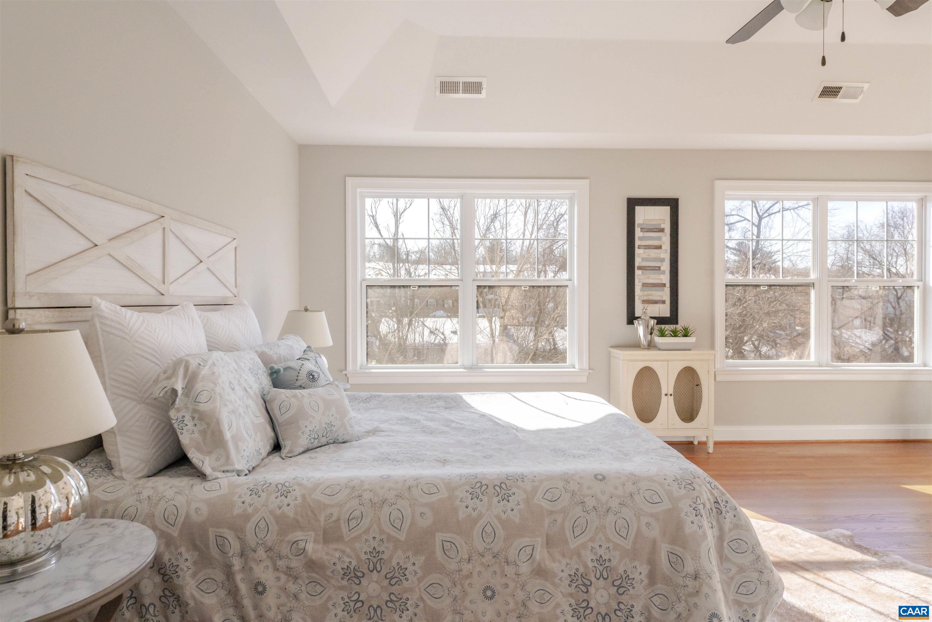 1045 GLENWOOD STATION LN