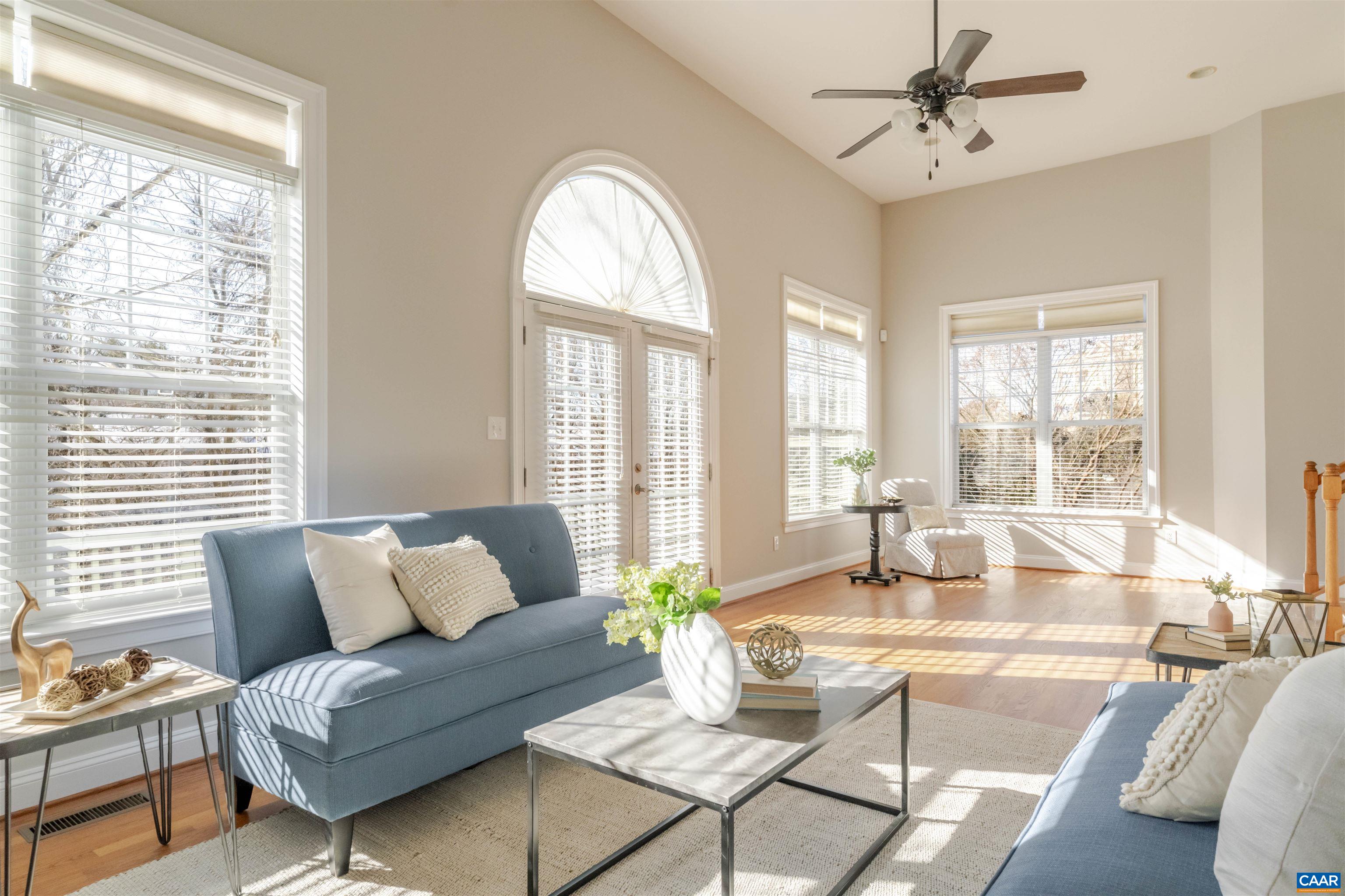 1045 GLENWOOD STATION LN