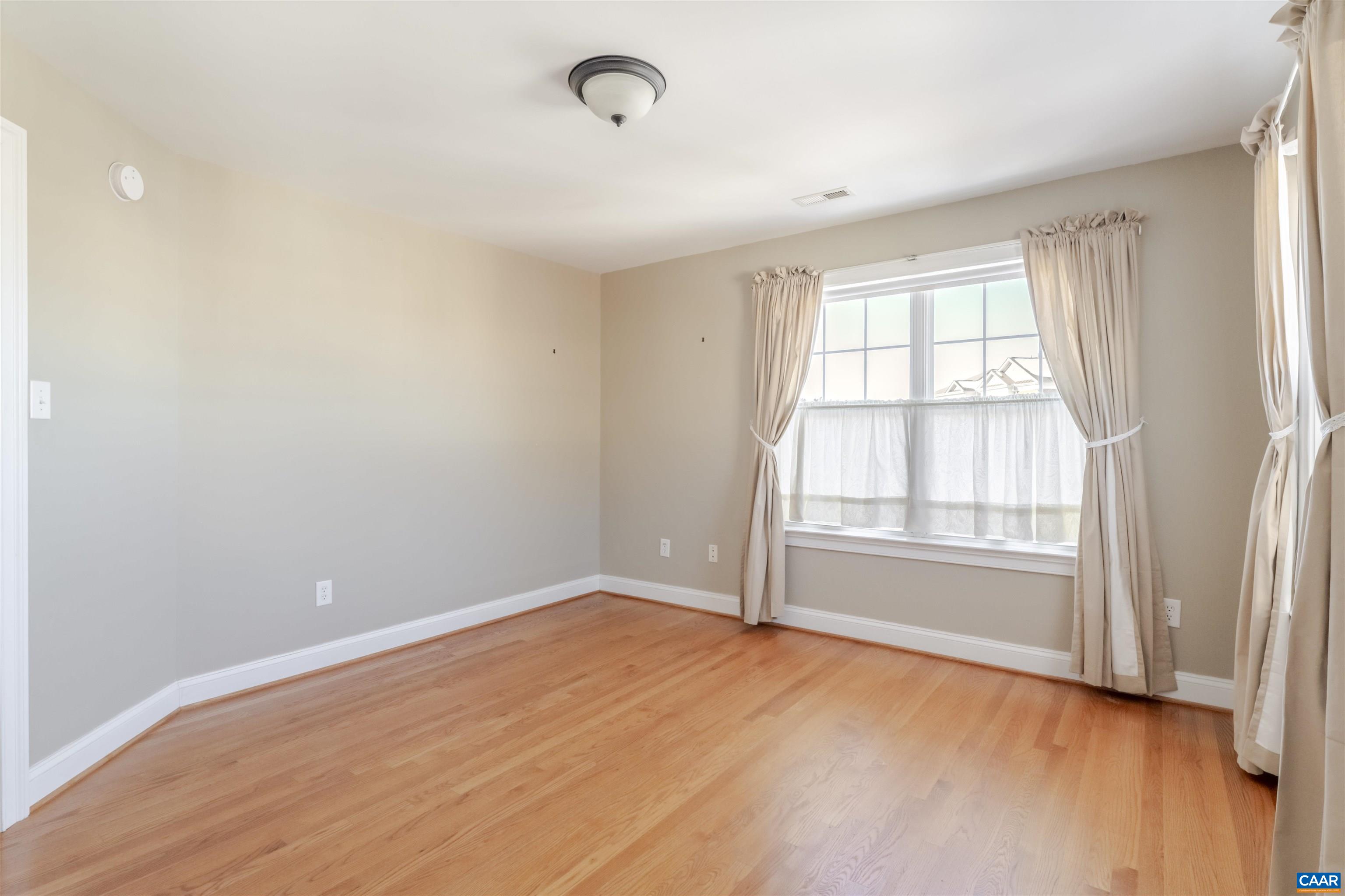 1045 GLENWOOD STATION LN