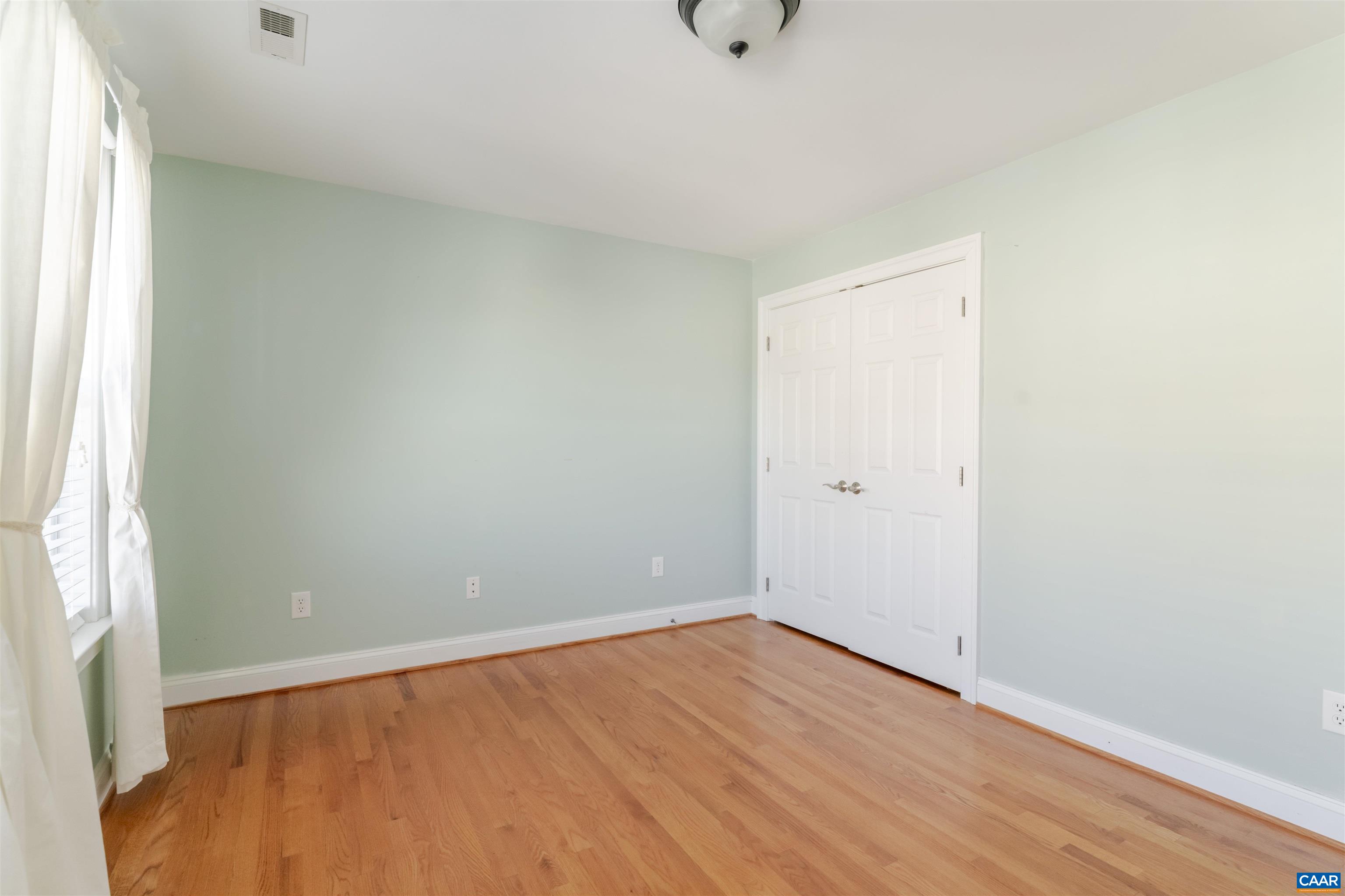 1045 GLENWOOD STATION LN