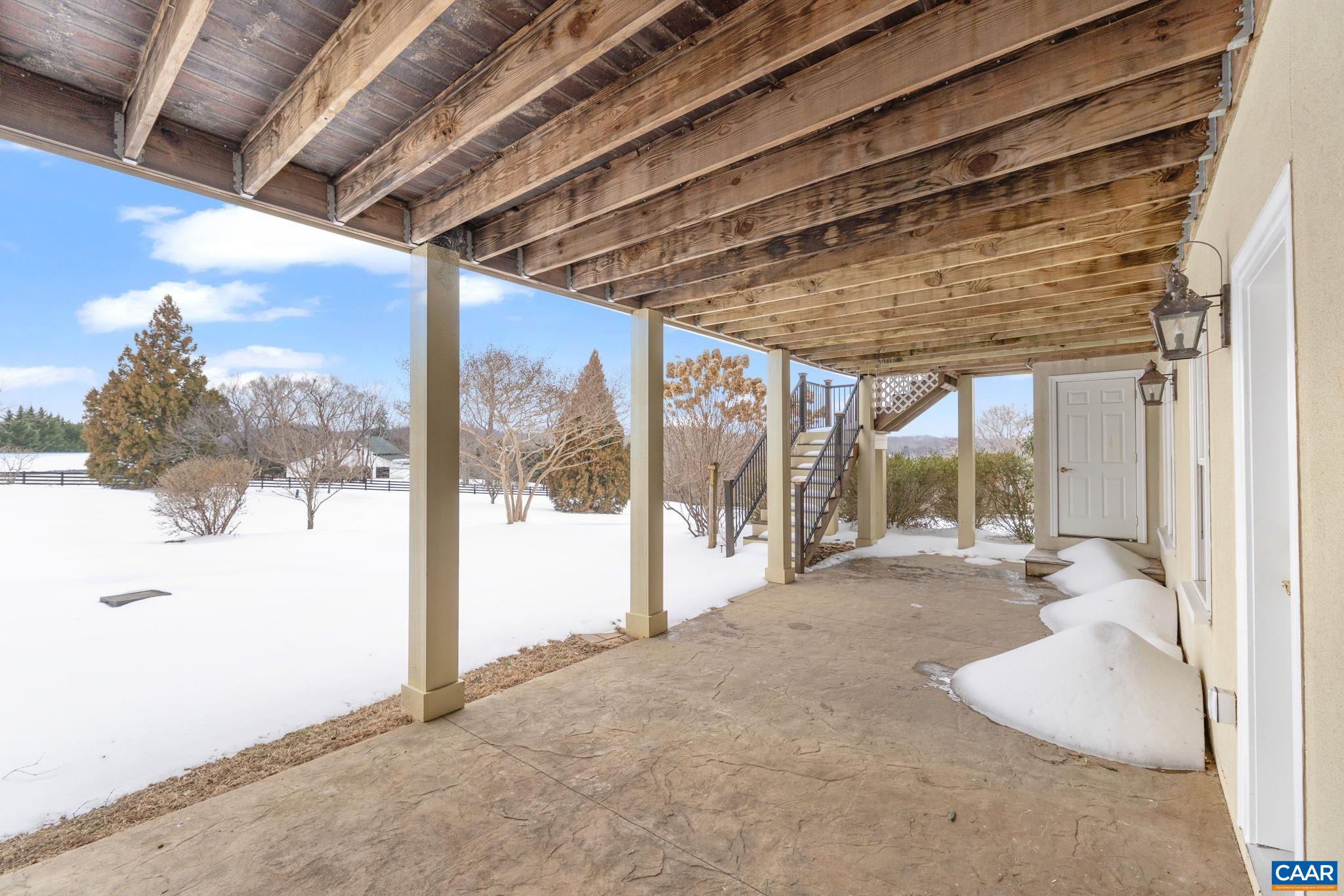 500 ROCKS FARM DR