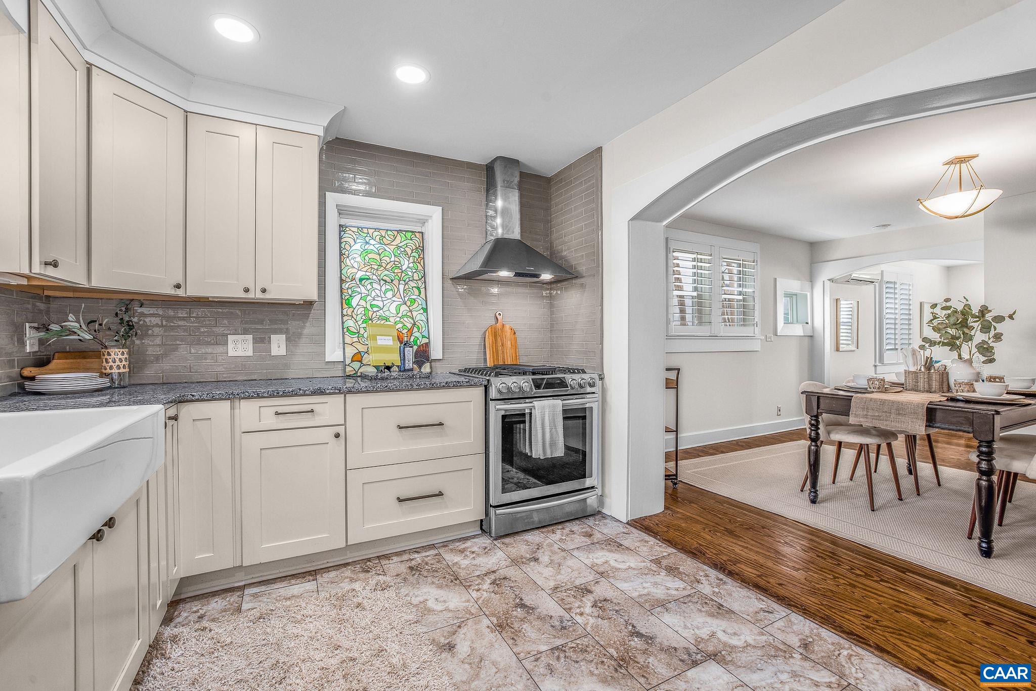 201 PALATINE AVE