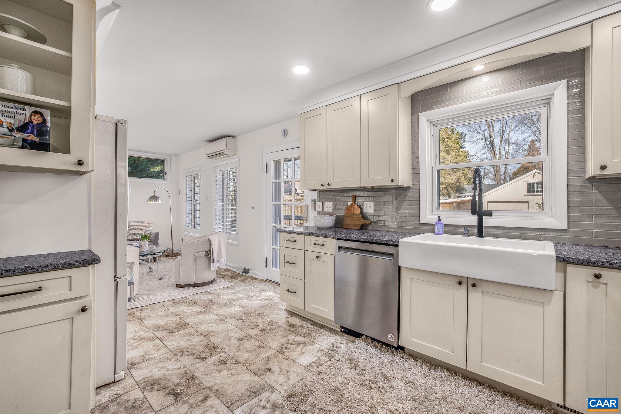 201 PALATINE AVE