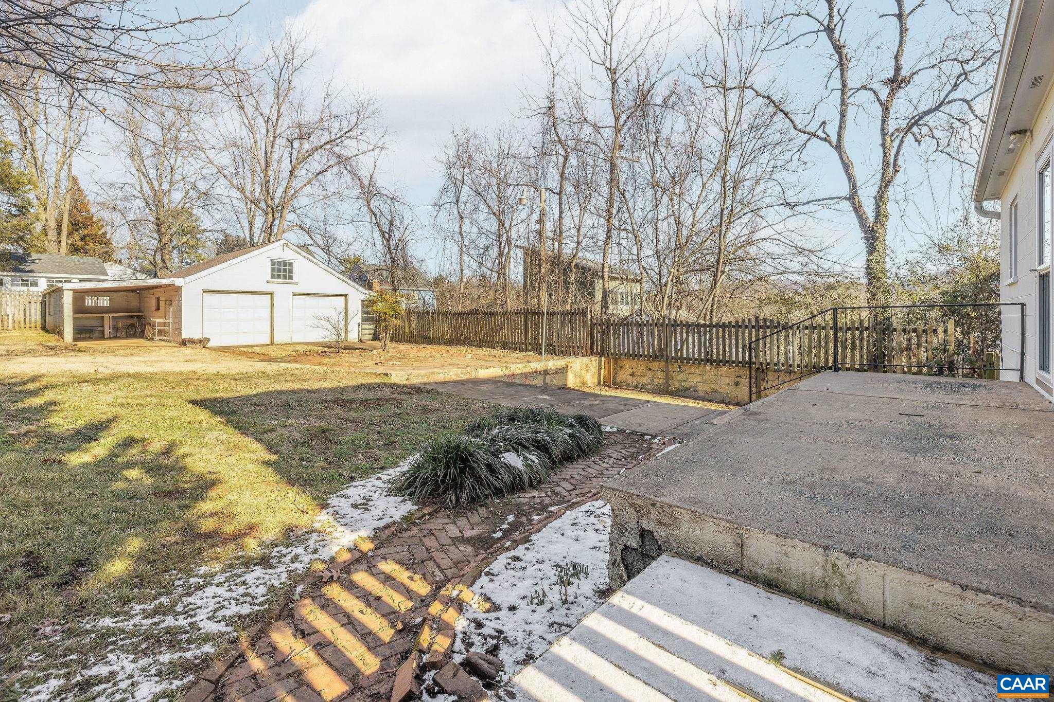 201 PALATINE AVE