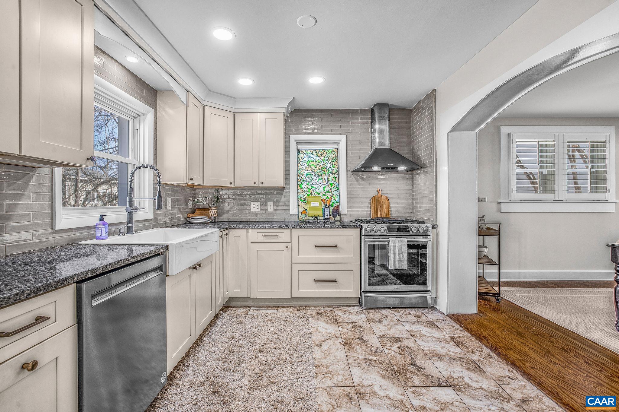 201 PALATINE AVE
