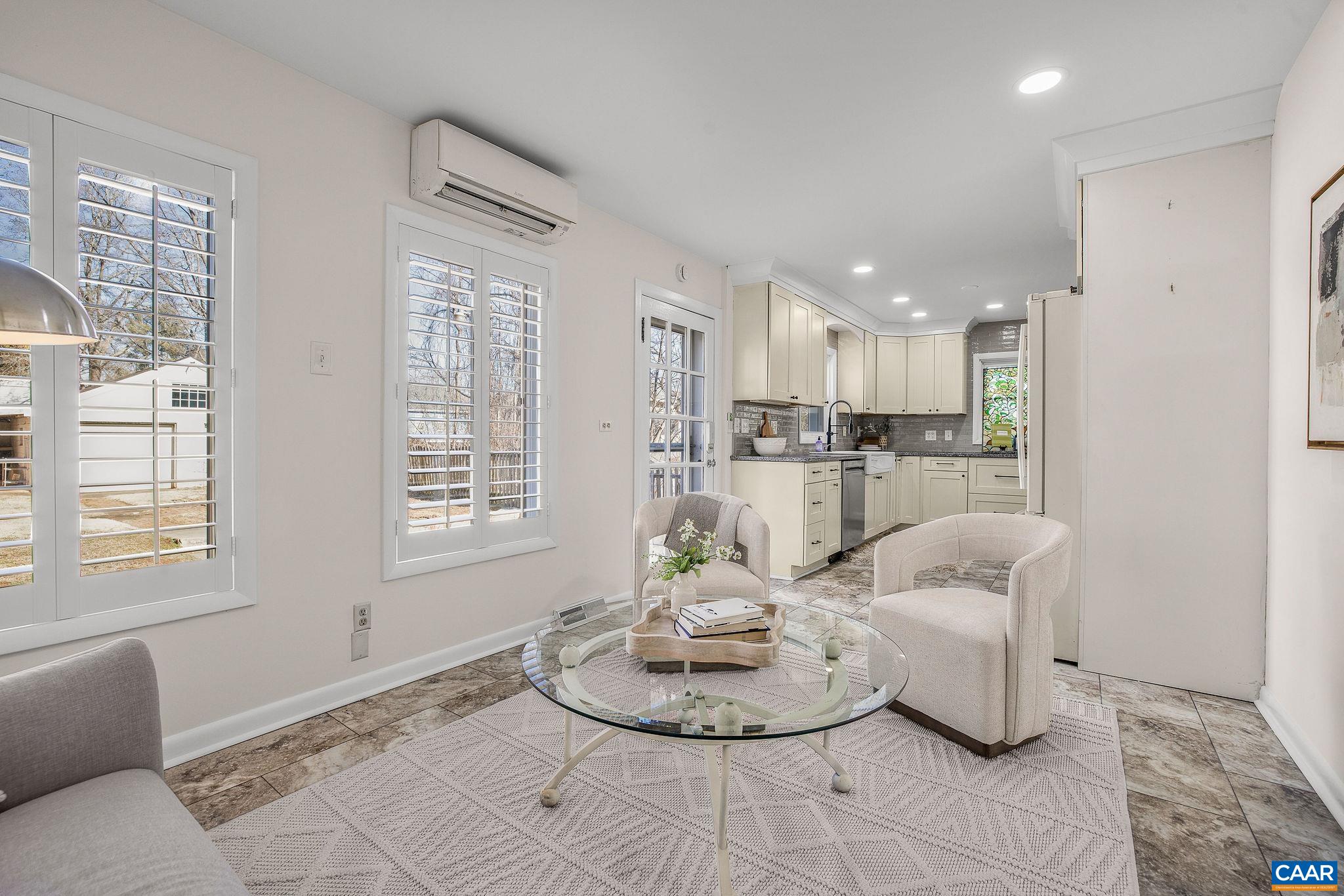 201 PALATINE AVE