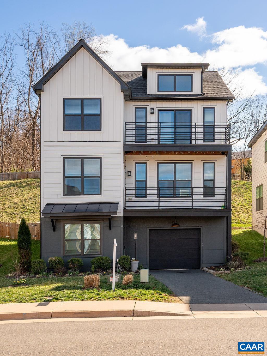 1011 STONEHENGE AVE EXT