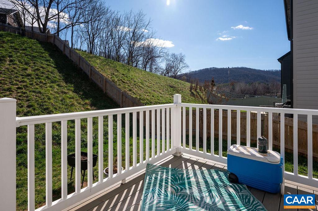 1011 STONEHENGE AVE EXT