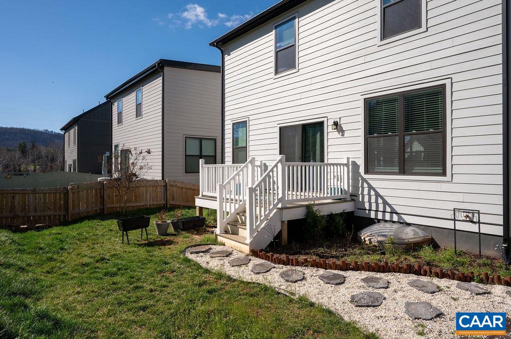 1011 STONEHENGE AVE EXT