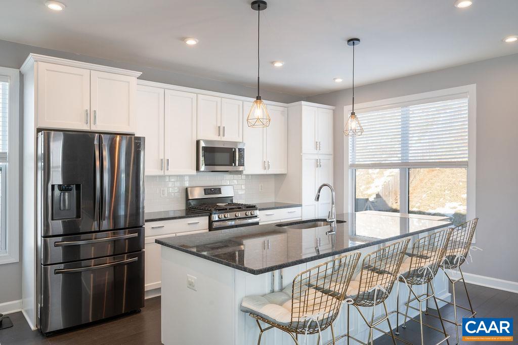 1011 STONEHENGE AVE EXT