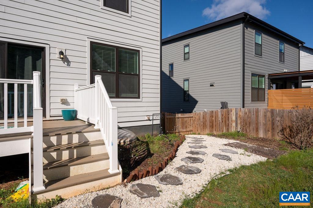 1011 STONEHENGE AVE EXT