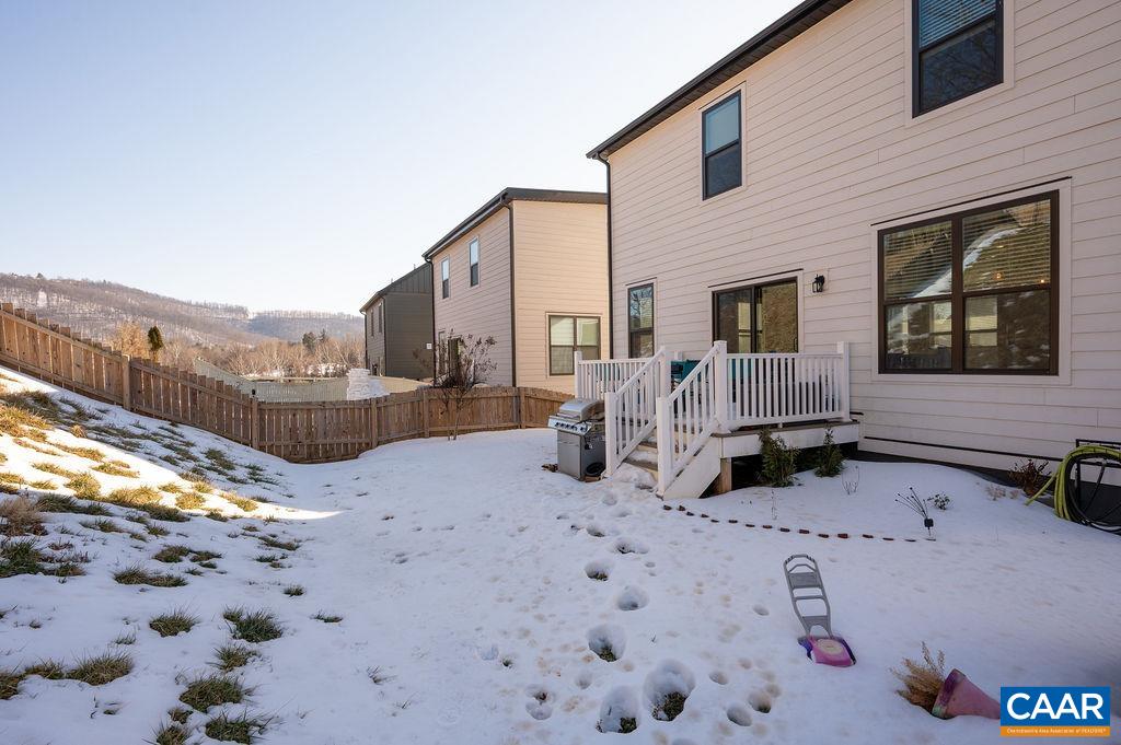 1011 STONEHENGE AVE EXT