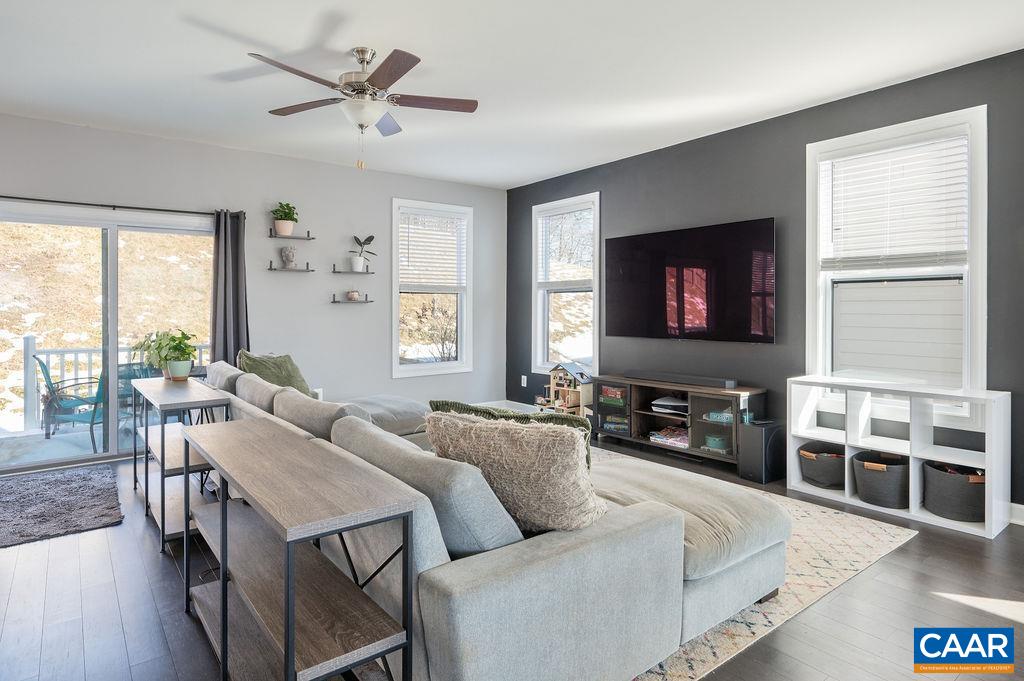 1011 STONEHENGE AVE EXT