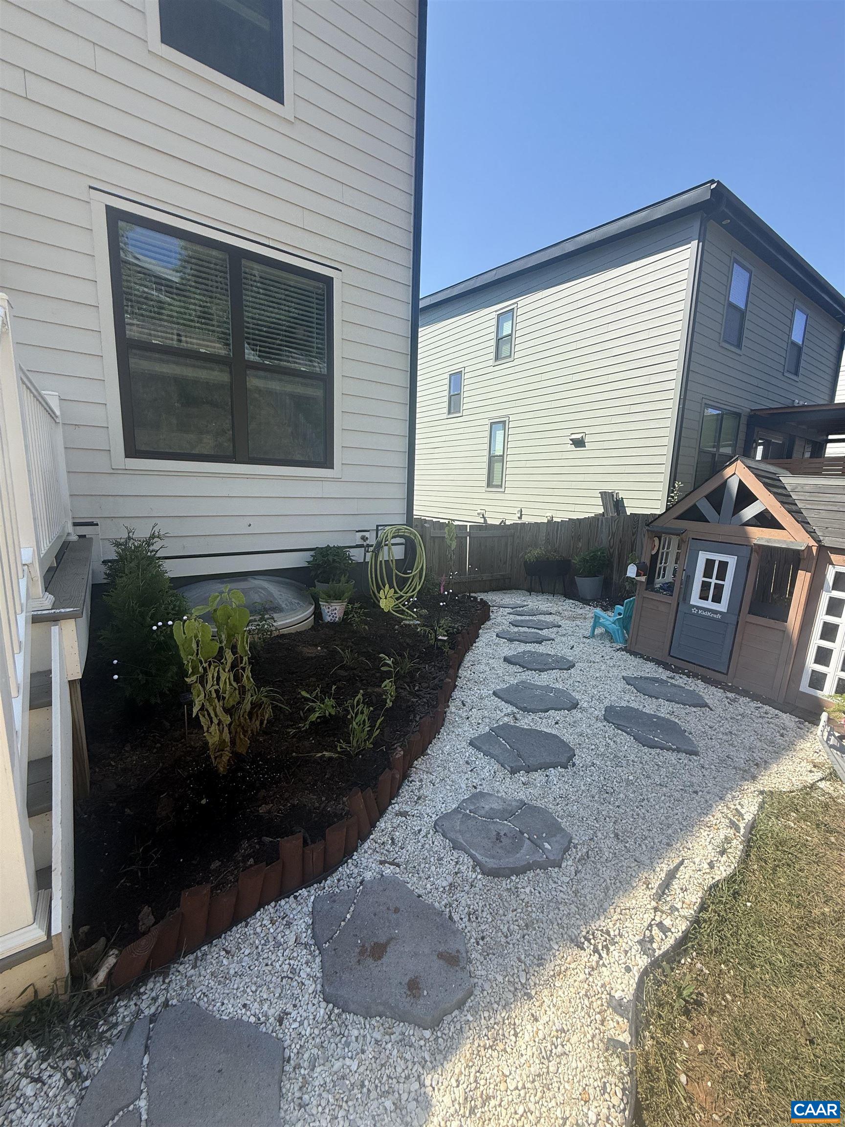 1011 STONEHENGE AVE EXT