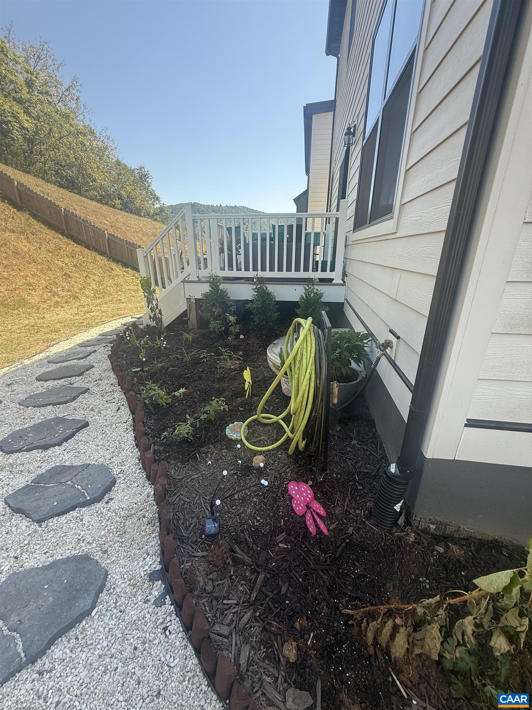 1011 STONEHENGE AVE EXT