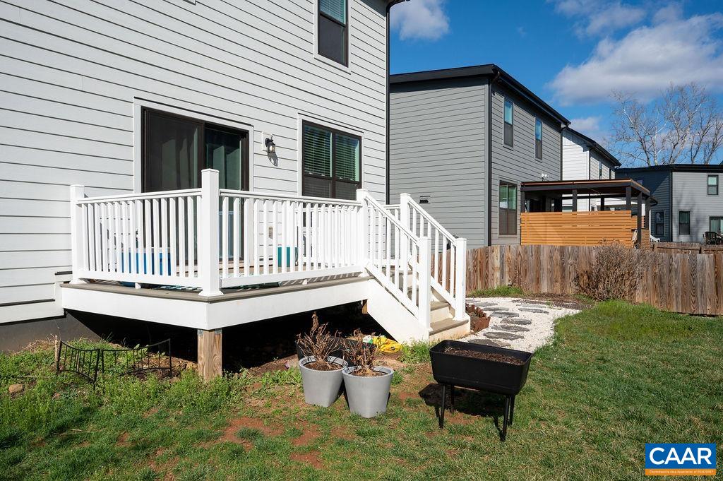 1011 STONEHENGE AVE EXT