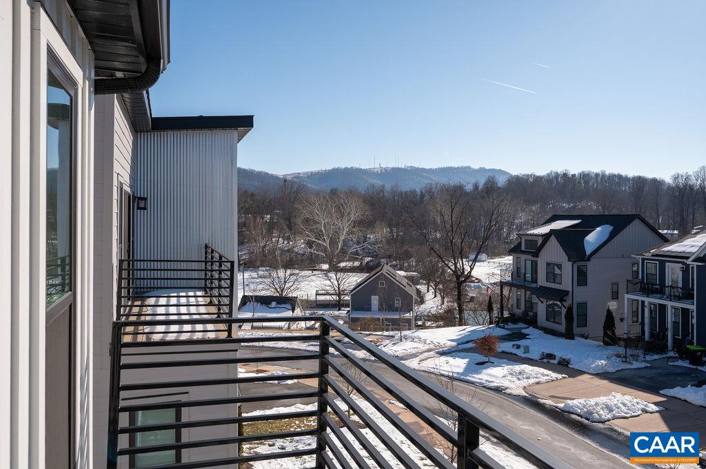 1011 STONEHENGE AVE EXT