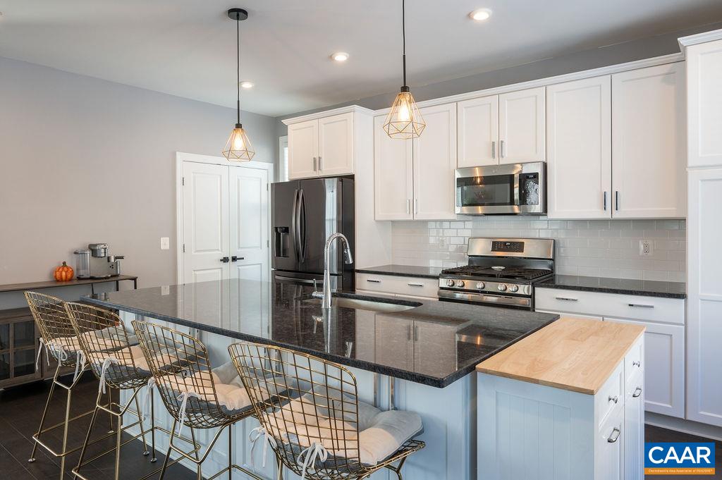 1011 STONEHENGE AVE EXT