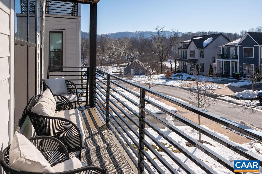 1011 STONEHENGE AVE EXT