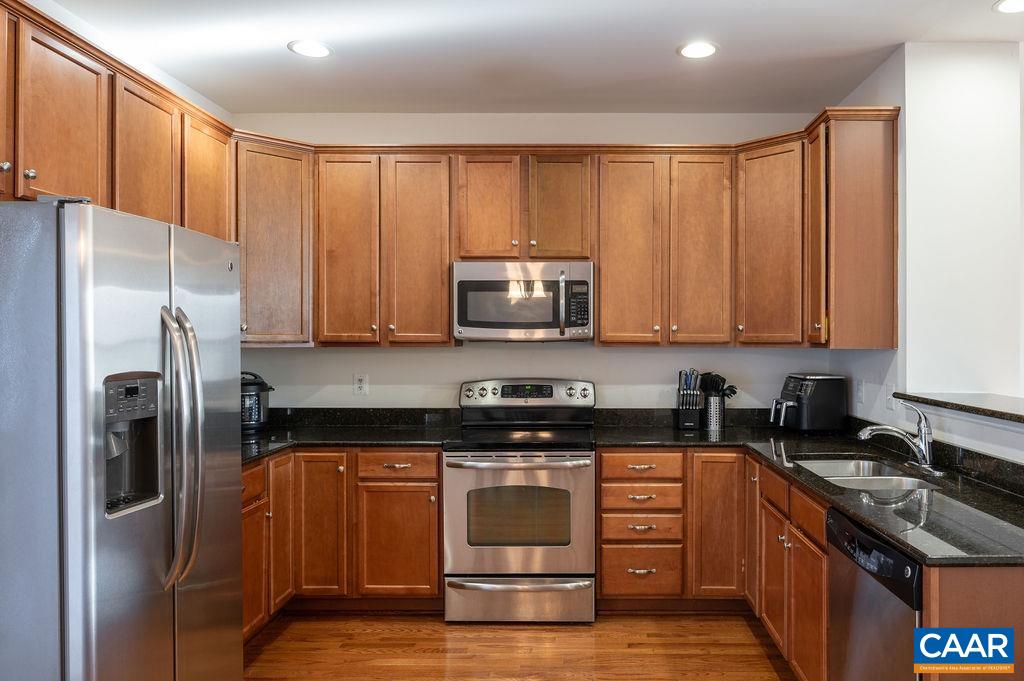 103 LONGWOOD DR Unit: E