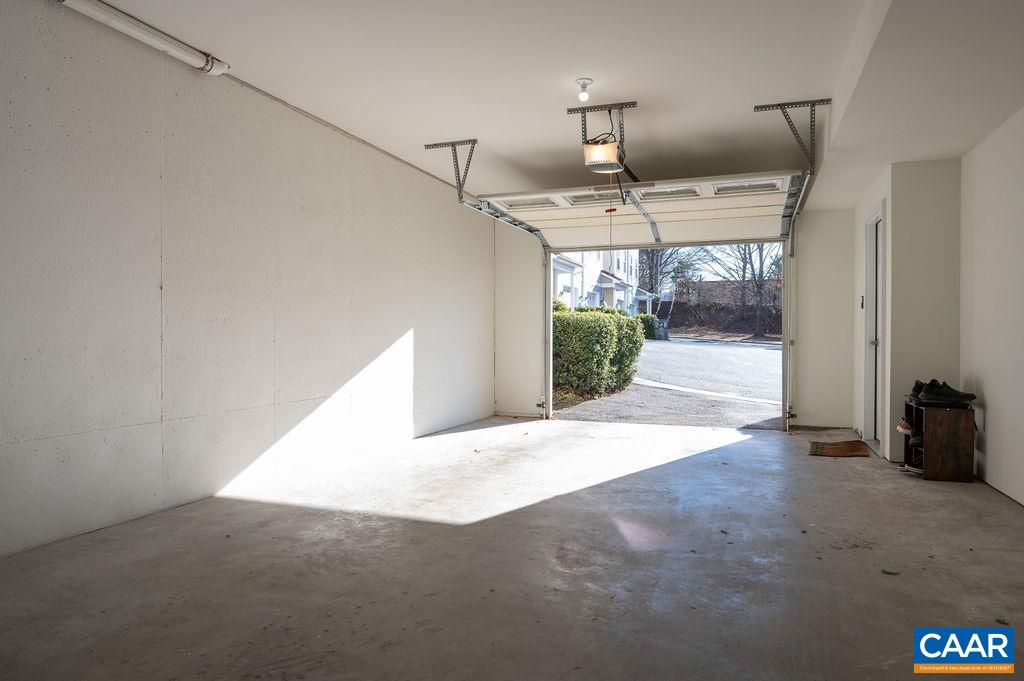 103 LONGWOOD DR Unit: E