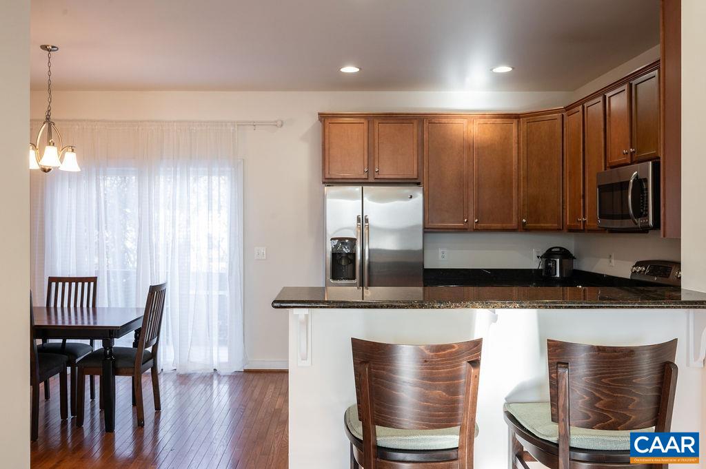 103 LONGWOOD DR Unit: E