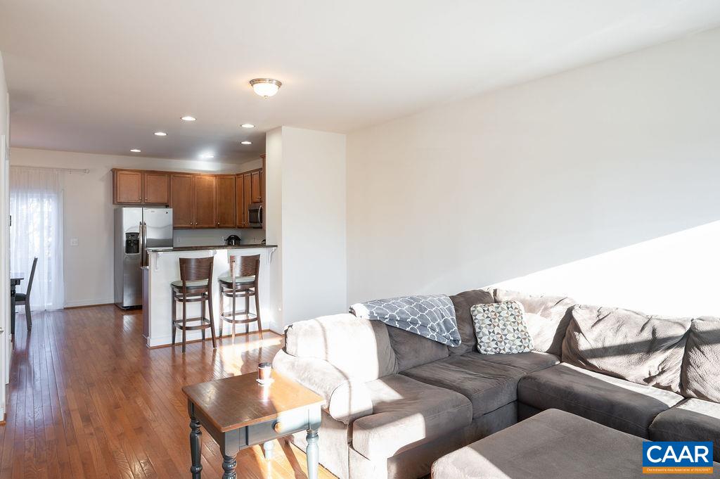 103 LONGWOOD DR Unit: E