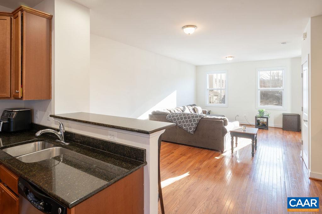 103 LONGWOOD DR Unit: E