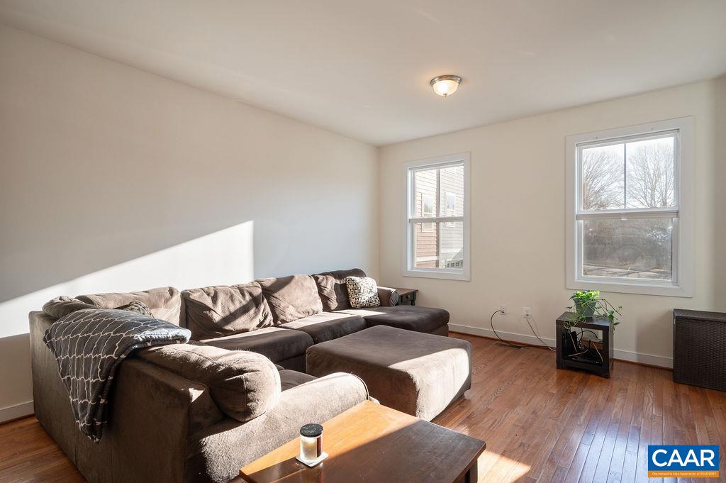 103 LONGWOOD DR Unit: E