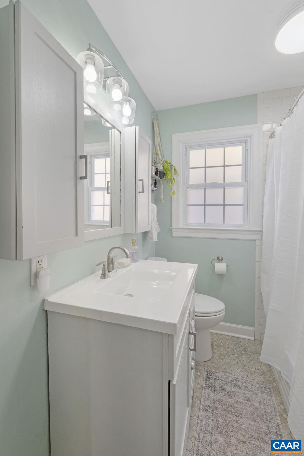 1319 RIVERDALE DR