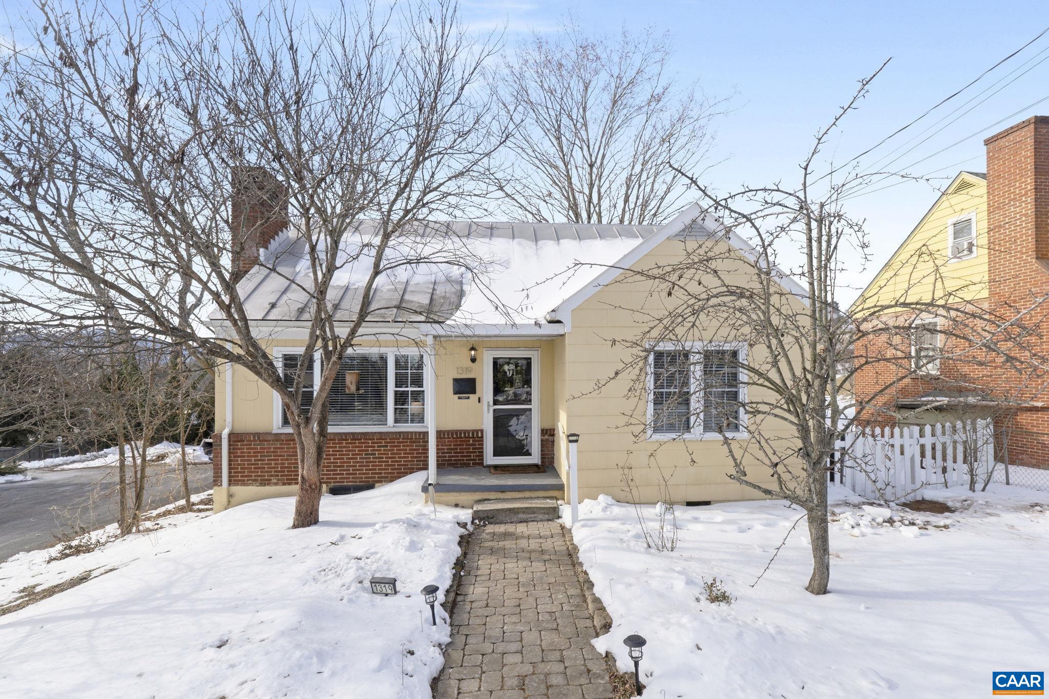 1319 RIVERDALE DR