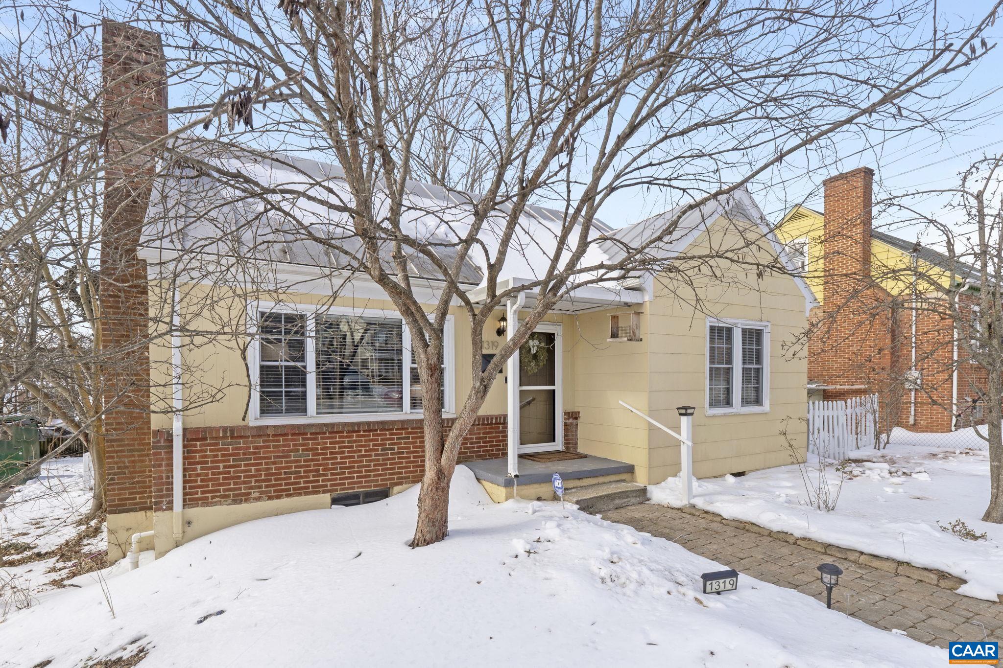 1319 RIVERDALE DR