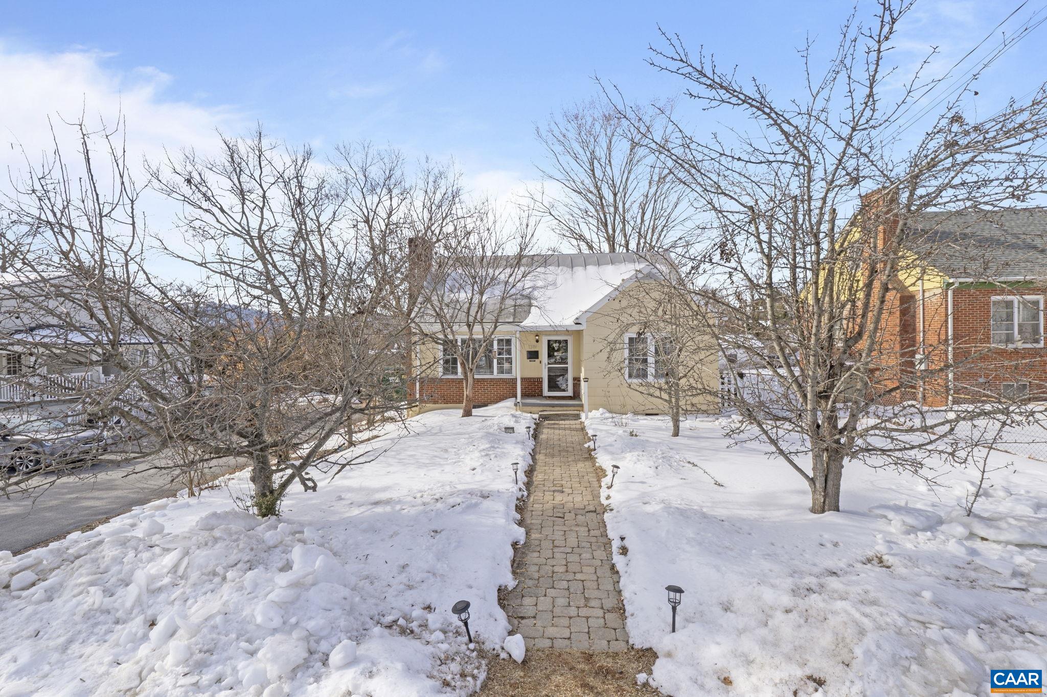 1319 RIVERDALE DR