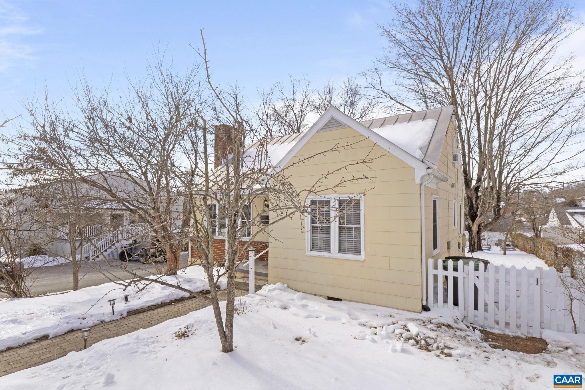 1319 RIVERDALE DR