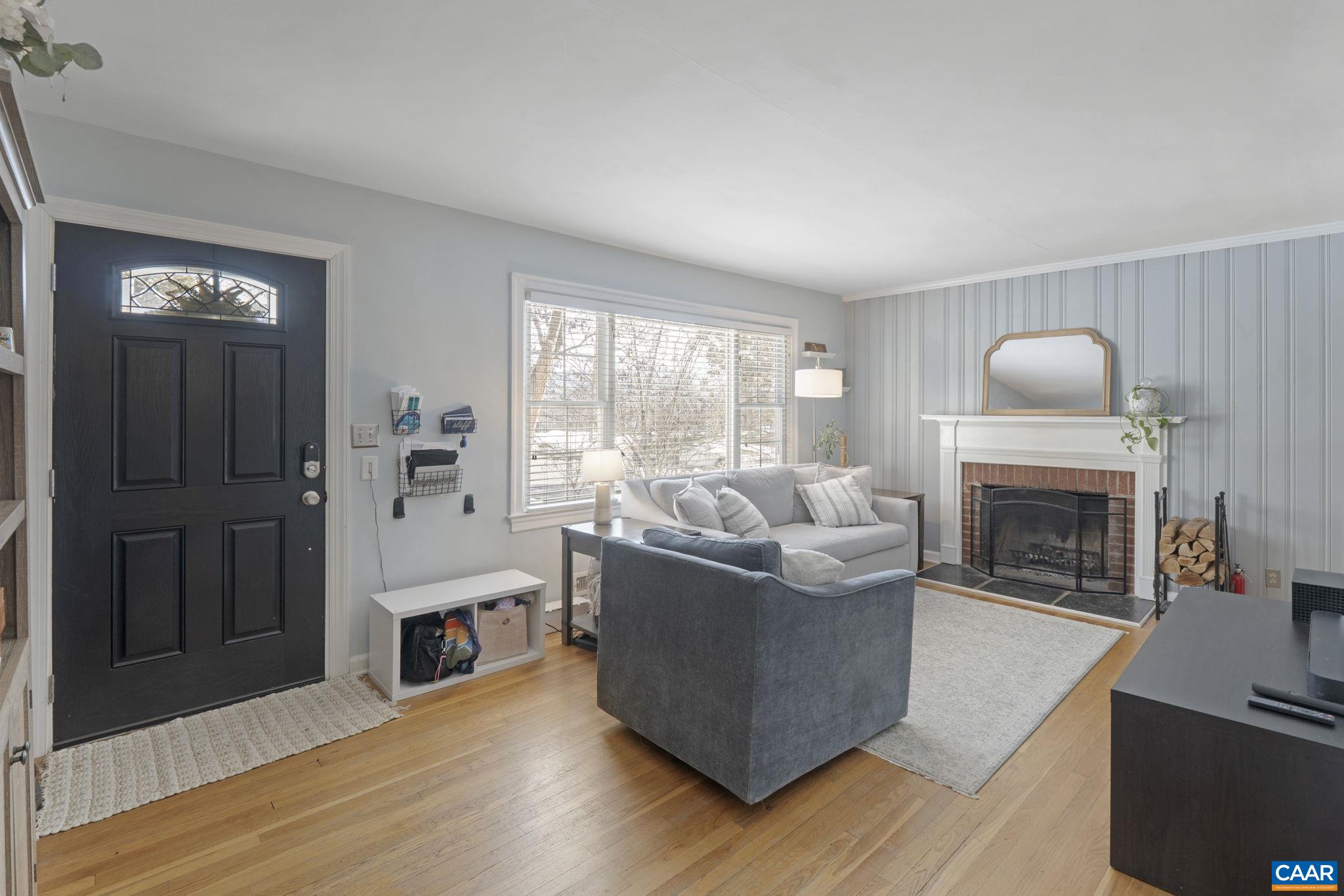 1319 RIVERDALE DR